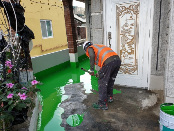 중구 유천동 도시재생 뉴딜사업 구역 내 집수리 진행 모습