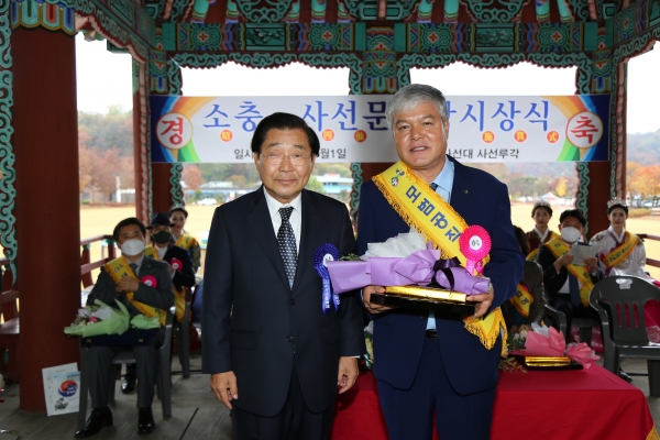 문정우 금산군수  모범공직자 수상모습