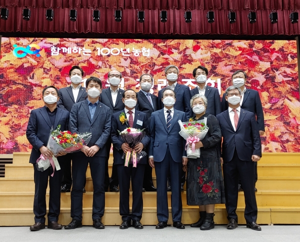 4일 농협중앙회 본관에서 열린 11월 정례조회에서 ‘2020년 농·축협 윤리경영대상 우수상’과 “함께하는 조합장상” 수상