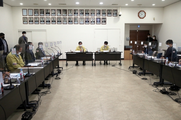 지난 4일 군청 회의실에서 항공보안장비 시험인증센터 구축사업 기본 및 실시설계 용역의 착수보고회와 항공보안장비 시험인증센터 연계 클러스터 확장방안 수립을 위한 연구용역의 착수보고회