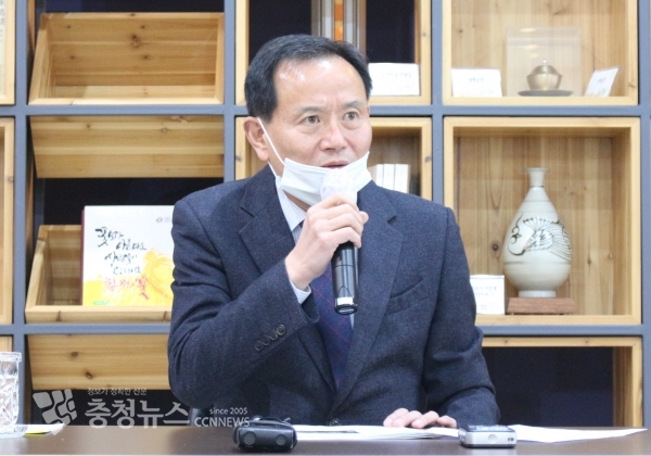 정원춘 도 자치행정국장은 5일 도청 프레스센터에서 기자간담회를 열고 현장검증을 소송의 전환점으로 만들어 승소를 이루겠다"고 밝혔다.