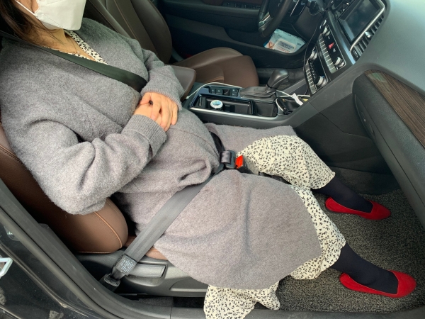 임신부용 차량 안전벨트 착용 후 모습