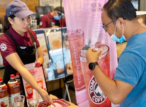 필리핀 탐앤탐스 오미자 활용 메뉴 런칭 행사