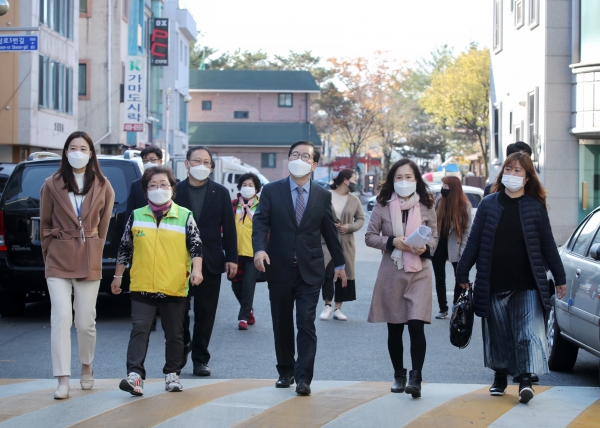 만년동 동네마실에 나선 장종태 서구청장