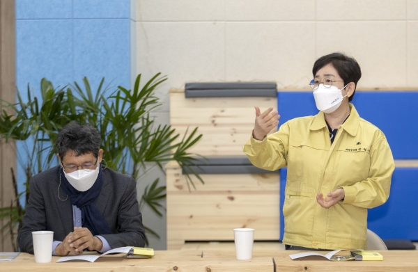 11일 구청 청년벙커에서 한국교원대 교육정책전문대학원 대학원생들과 함께 정책간담회 개최 모습