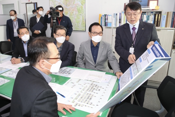 박상돈 시장, 동서횡단철도 공동건의문 국토부 전달