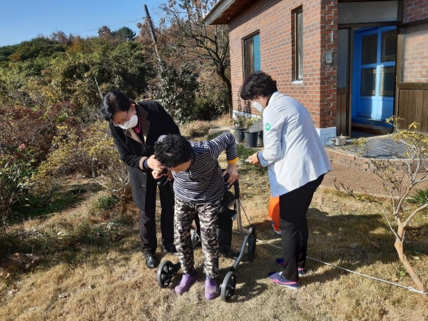 거동불편 어르신 실버카·워커 지원