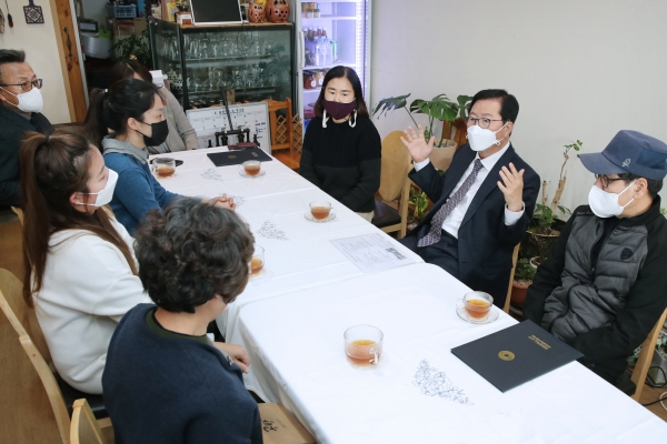 월평1동 동네마실 진행 중인 장종태 구청장