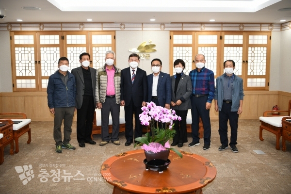 제1기 예산군 상수원보호구역 주민지원사업 추진위원회 위촉식 기념촬영