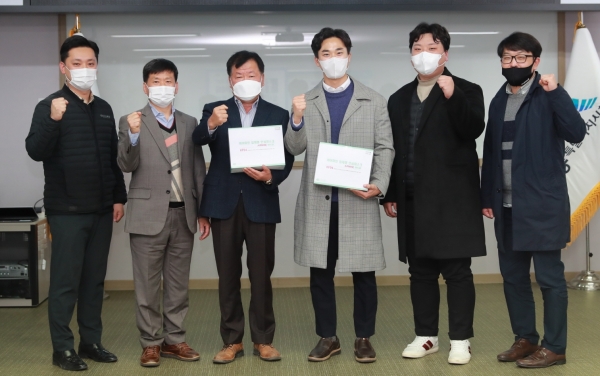 마스크 전달식.