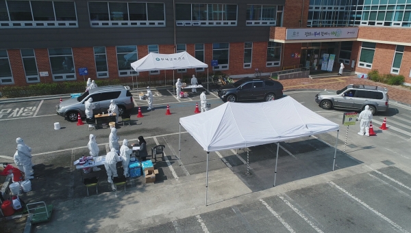 보건소 드라이브 스루 검사장면