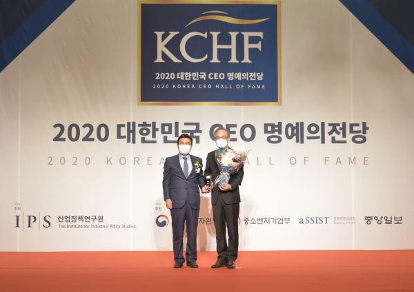 고영태 사장, ‘대한민국 CEO 명예의 전당’ 기술혁신부문 수상 모습