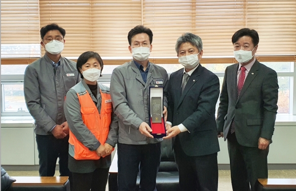 혈액수급관리 노력으로 대한적십자사으로부터 감사패 수여받아