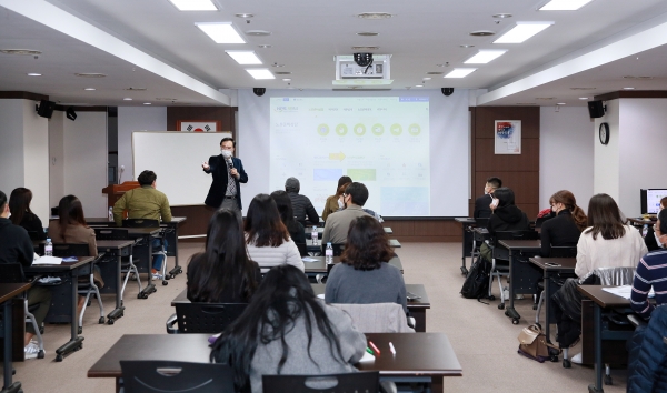 19일 청사 장태산실에서 청년 결혼 응원 프로젝트인 ‘2020년 결혼 예비학교' 수료식을 개최했다.
