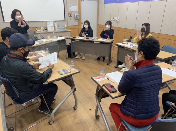 학생상담센터가 운영한 집단상담 프로그램 중 대인관계 개선을 주제로 진행하고 있다.