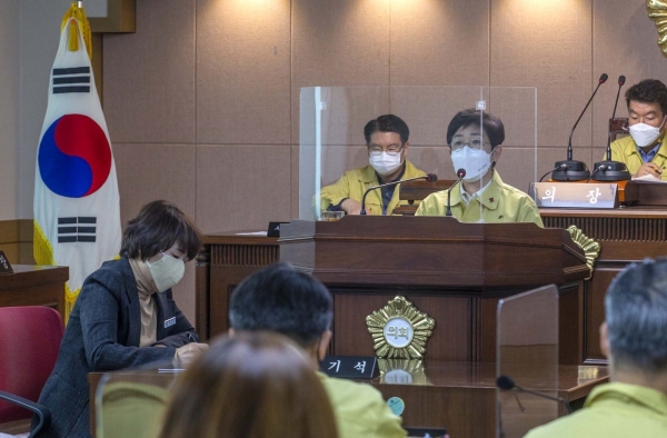 23일 구의회 본회의장에서 2021년도 예산안 제출에 즈음한 시정연설을 하는 박정현 구청장