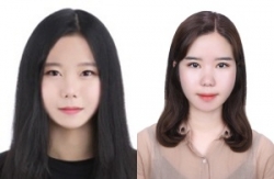 조경수(소재시스템공학과 석사과정, 좌측), 강서인(신소재공학과 3학년)