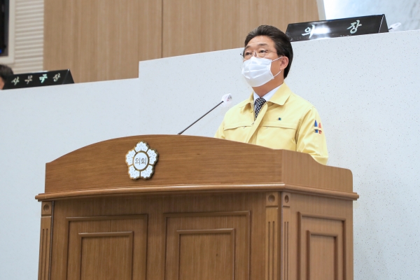 김홍장 시장이 23일 제78회 당진시의회 제1차 본회의에서 시정연설을 하고 있다.