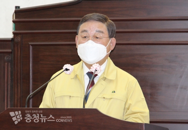 황선봉 군수가 25일 내년도 예산안 제출 시정연설을 하고 있다.