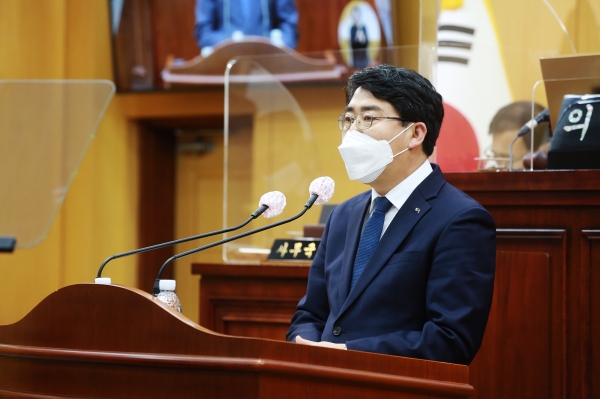 25일 맹정호 서산시장이 제257회 제2차 정례회에서 시정연설하는 장면(서산시의회 본회의장)