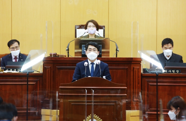 25일 맹정호 서산시장이 제257회 제2차 정례회에서 시정연설하는 장면(서산시의회 본회의장)