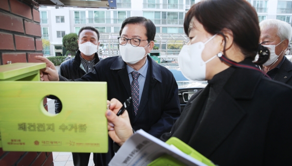 월평3동 동네마실에 나선 장종태 구청장 모습