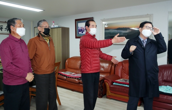 월평3동 동네마실에 나선 장종태 구청장 모습