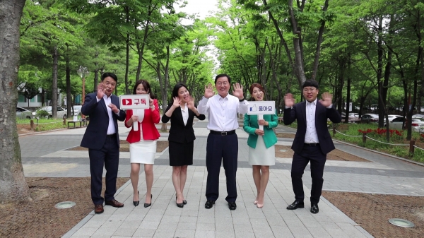 서구청 정부미 ‘잭슨5’ 단체사진