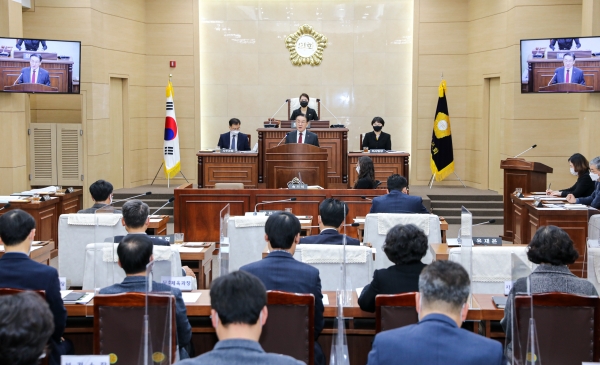 최홍묵 계룡시장 시정연설 모습