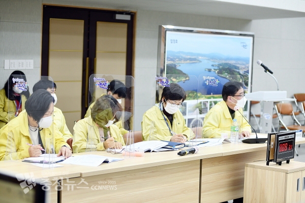 논산시 100세 행복과 행정사무감사 모습