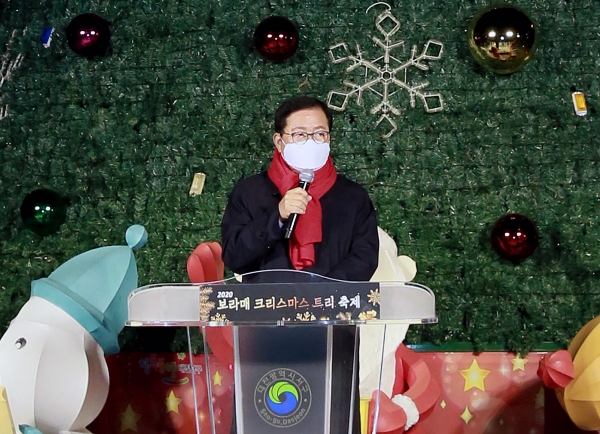 25일 크리스마스트리 축제 점등식에서 장종태 청장 축사