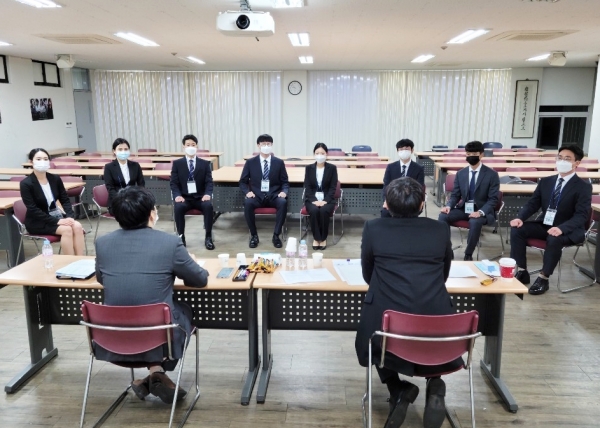 대학일자리센터가 운영하는 경찰공무원 모의면접 프로그램 진행