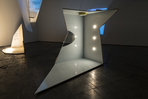 민예은 / 라비하마하마hyun추추happyj33아토마우스에뽄쑤기제트블랙병뚜껑... / 2019 / 혼합매체 / 가변크기