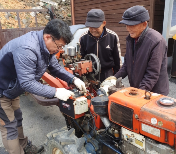 겨울철 농업기계 철저관리 당부 모습
