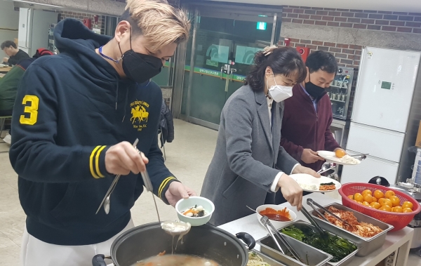 대덕구청소년수련관 구내식당의 점심과 저녁 식단을 채소 위주로 꾸민 ‘고기 없는 DAY’ 운영
