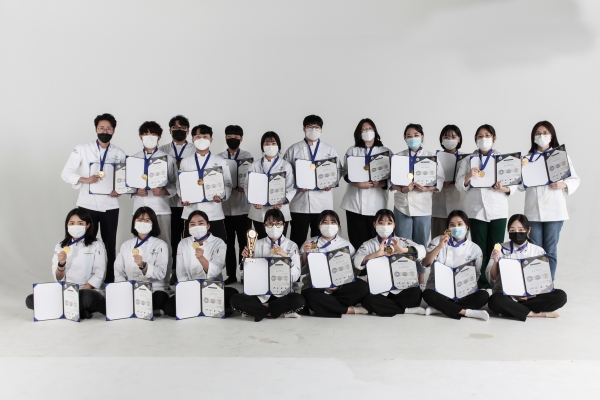 2020 대한민국 챌린지컵 국제요리경연대회에 2학년 학생들이 참가해 그랑프리(단체 및 개인) 및 금상(4팀) 수상