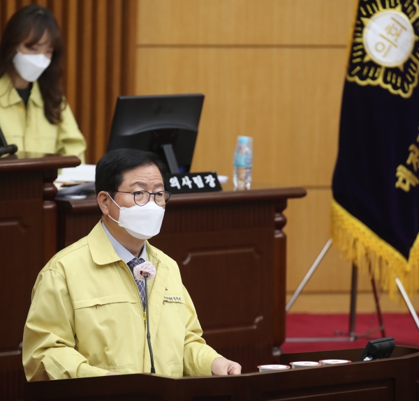 2일 서구의회 본회의장에서 열린 시정연설 진행중 장종태 구청장