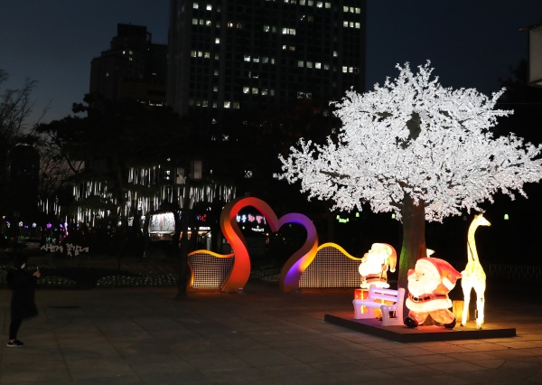 온천공원에 조성된 별빛거리