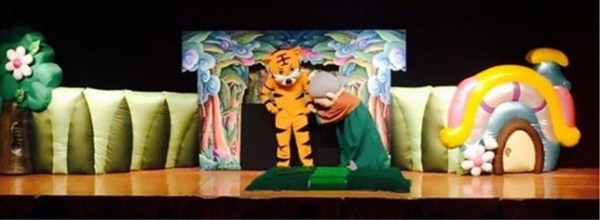 ‘강 파란과 오물마왕’ 공연 촬영 모습.