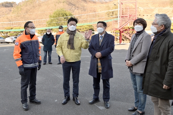 공주유스호스텔 환자 요양병원 이송 모습