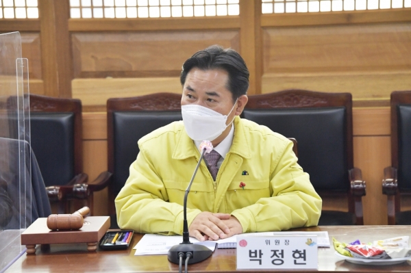 부여서동연꽃축제추진위원회를 주재하고 있는 박정현 군수