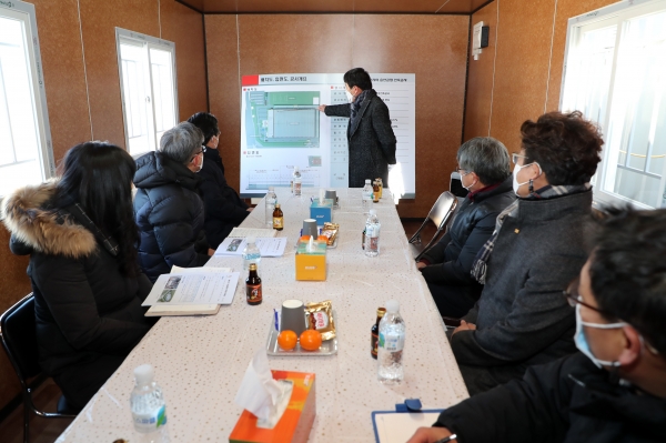 김홍장 당진시장 베바스토 착공지 방문 모습