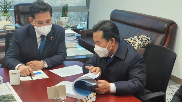 국회 방문 면담 장면