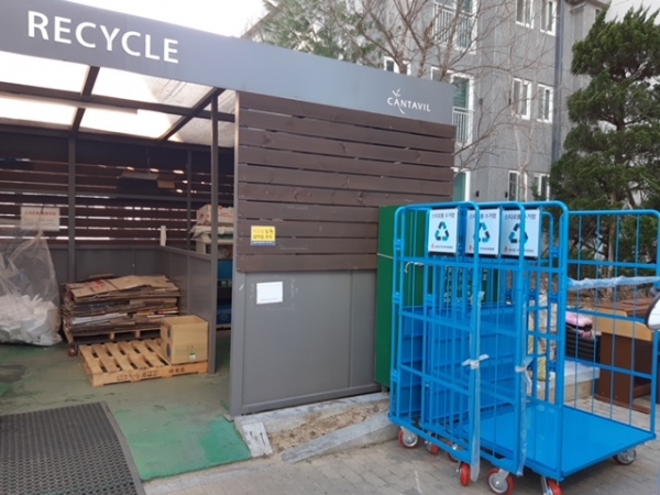 배부된 분리수거함 및 폐스티로폼함