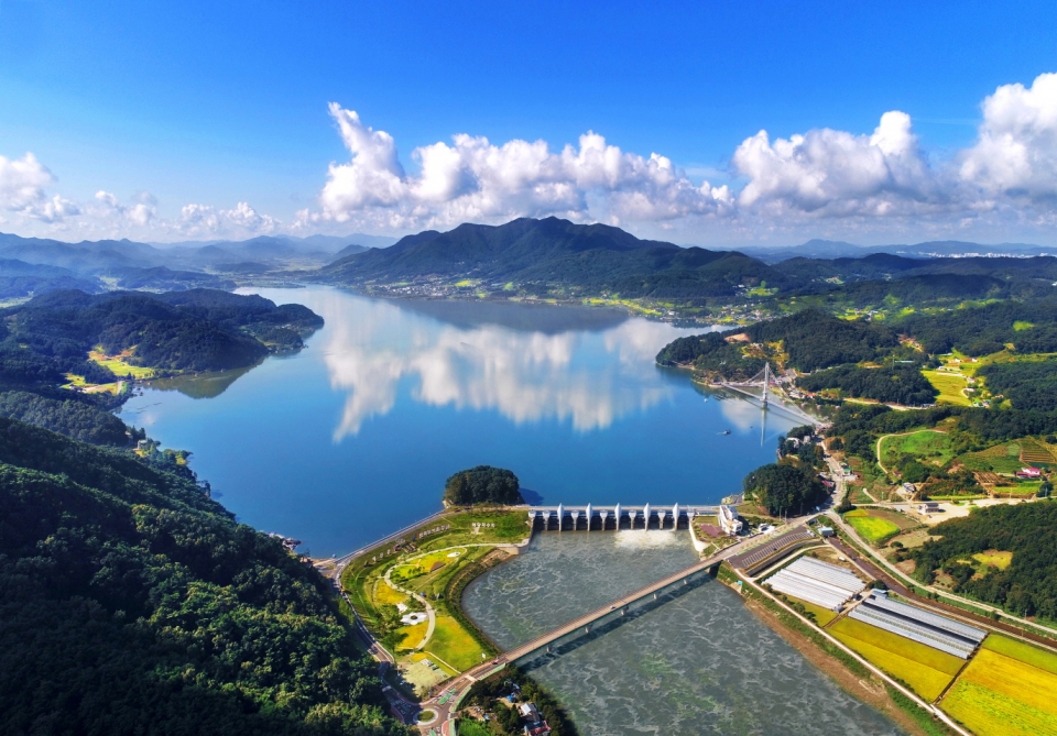 아시아 도시경관상 심사위원상을 수상한 예당호 느린호수길 전경