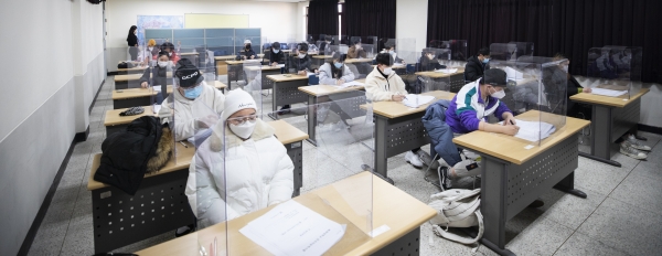 전국 대학 최초로 개발한 한국어능력시험 ‘배재 모의토픽’을 중국·일본 대학과 실시간 온라인으로 치르고 있다.
