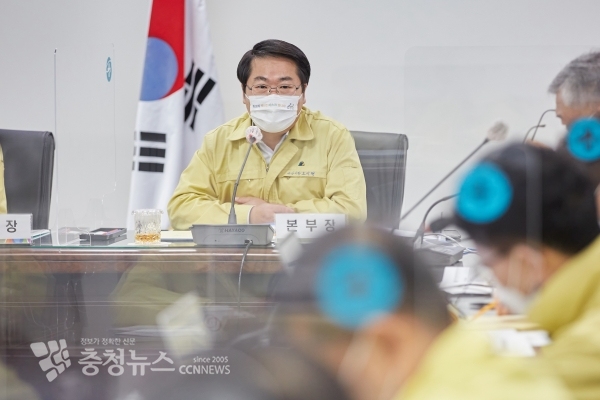 코로나19 대응대책 회의를 주재 하는 오세현 아산시장