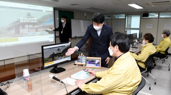 22일 중구청 전산교육장에서 진행한 중구 홈페이지 전면 재구축 완료 보고회 개최 모습