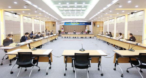 23일 시청 대회의실에서 열린 2021 주요업무계획 보고회 장면