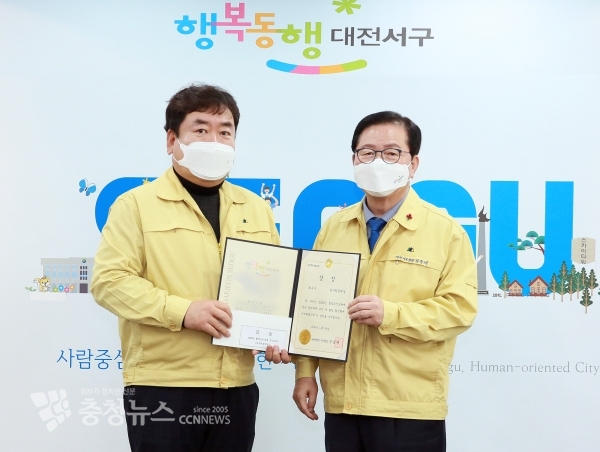 대전 서구(구청장 장종태)는 2020년 한해 협업 포인트제를 운영하고 적극적으로 제도에 참여한 우수부서(일자리경제실)를 표창했다